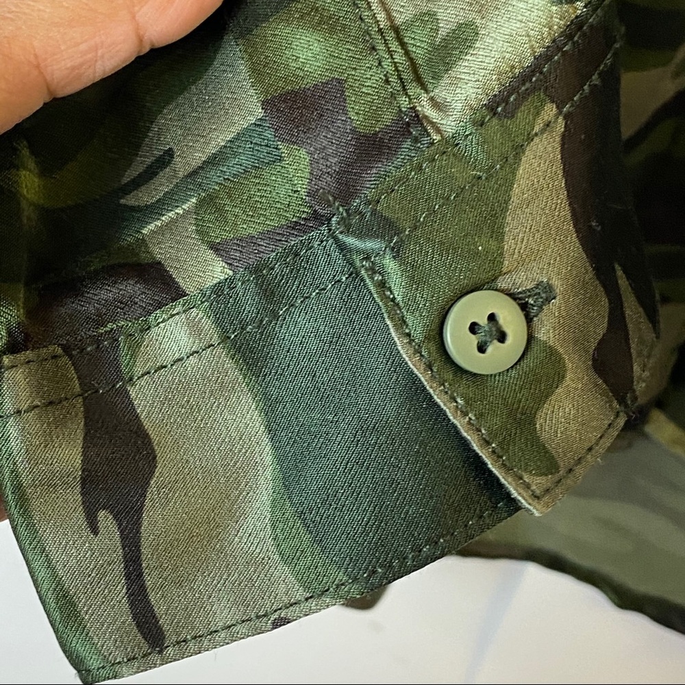 NWOT Sanctuary Camouflage Sateen Boyfriend Shirt - Picture 4 of 7